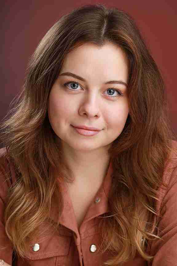 Professional actor headshot of Jess Millot, photographed by Vincenzo Photography in Chichester.